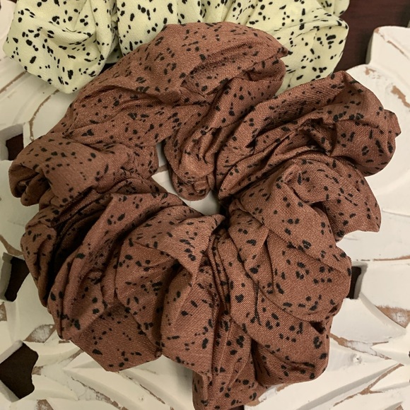 Bundle of 3 Oversized Hair Scrunchies Black, Yellow, and Brown NIB - Picture 4 of 8